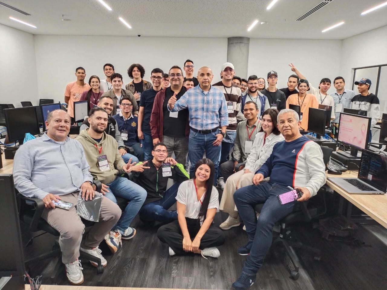 Equipo WillDevp en el Hackathon Hackseiiis